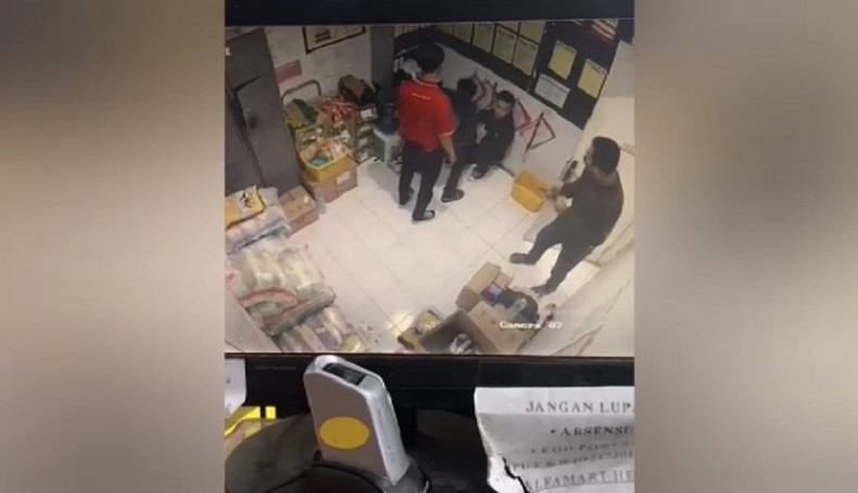 Kawanan Perampok di Minimarket Bekasi Gasak Uang Rp55 Juta, Pelaku Todongkan Senpi ke Karyawan