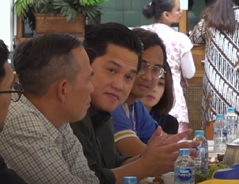 Ngobrol Sambil Makan Bareng Warga Bandung, Erick Thohir Bahas Isu Lapangan Pekerjaan 