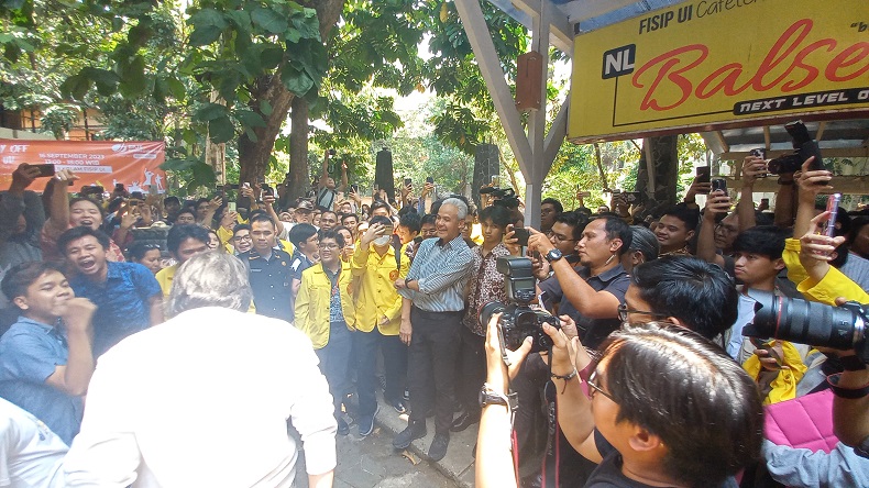 Mars FISIP UI Menggema usai Ganjar Pranowo Beri Kuliah Kebangsaan