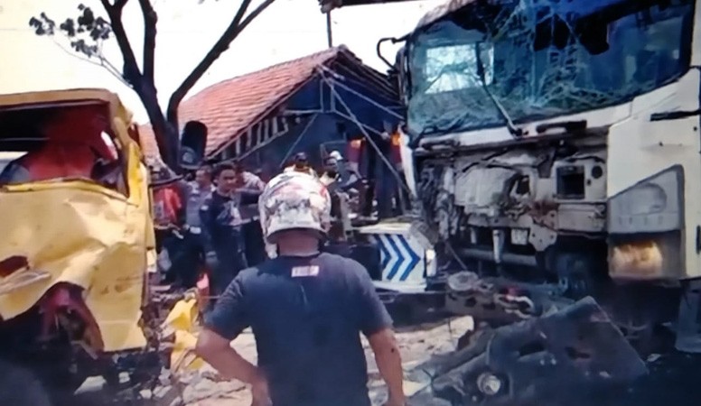 Kecelakaan Hari Ini 2 Truk Adu Banteng di Jalur Pantura Rembang, 1 Orang Tewas