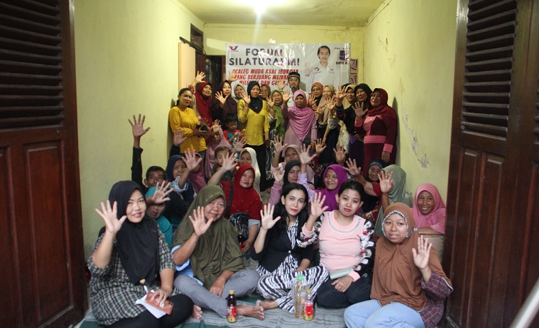 Bacaleg Muda Partai Perindo Syauqi Kenalkan KTA Berasuransi pada Warga Madiun dan Mojokerto 