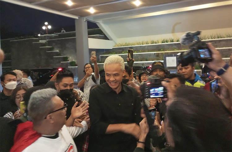 Momen Kemeriahan Pendukung Sambut Kedatangan Ganjar Pranowo di UGM 
