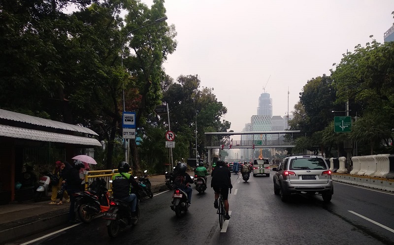 Hujan Guyur Kawasan Monas, Warga: Alhamdulillah Akhirnya Hujan