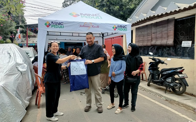 MNC Peduli Berikan Bantuan Tenda Dukung Posyandu Flamboyan Petojo Utara Cegah Stunting