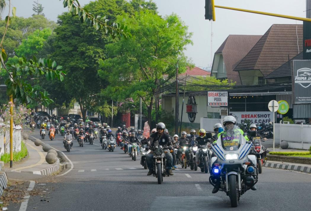 Komunitas Motor Kumpul di Bandung, Pecahkan Rekor MURI Gelindingkan Ban Sejauh 10 Km