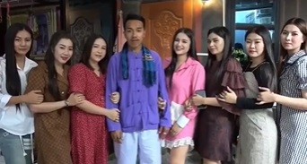 Bikin Iri, Viral Pria Ini Punya 8 Istri Cantik-Cantik Hidup Rukun 1 Rumah