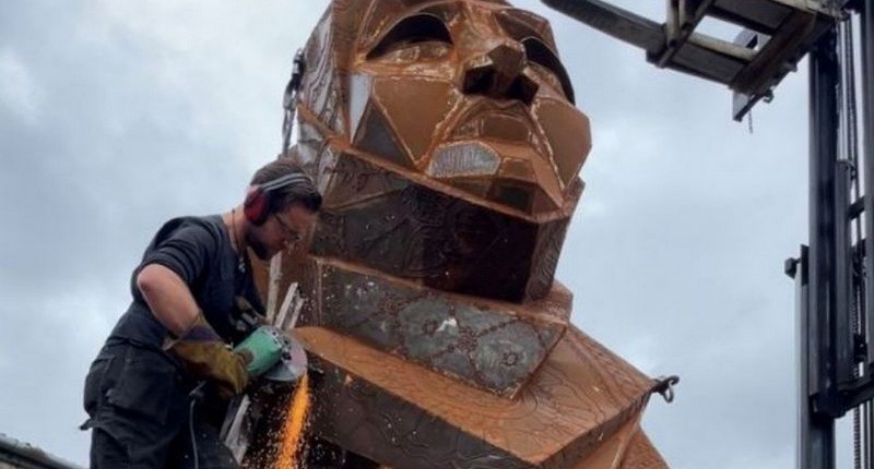 Viral, Inggris Punya Karya Seni Patung Wanita Berhijab Pertama di Dunia!