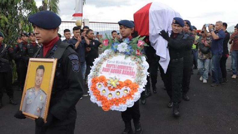 Momen Haru Penjemputan Jenazah Briptu Rudi Agung Ashari di Manado, Gugur Ditembak KKB