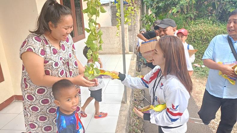 Bagikan Minyak Goreng di Depok, Ketua BAJA Perindo Jabar: Ikhtiar Layani Masyarakat