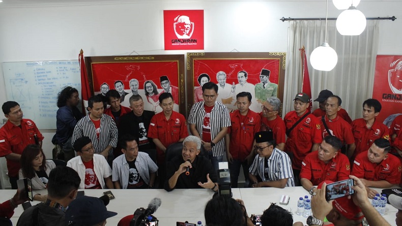 Ganjar Pranowo Kunjungi Posko Ganjarian Spartan, Serukan Gaspol!