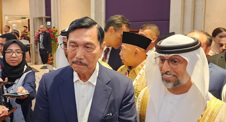 Luhut Tawarkan Investor UEA Garap Proyek Energi Bersih Senilai Rp1.200 Triliun