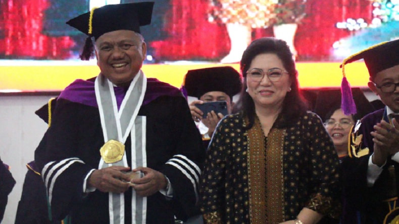 Bangga, Gubernur Sulut Olly Dondokambey Penerima Pertama Gelar Doktor HC dari Unsrat
