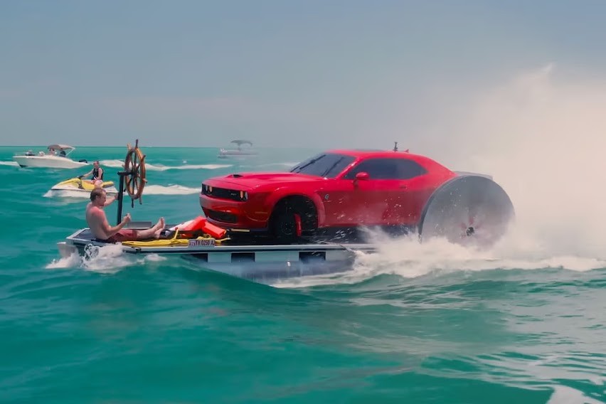Viral, Kreator Konten Ini Nekat Modifikasi Mobil Fast and Furious Jadi Perahu