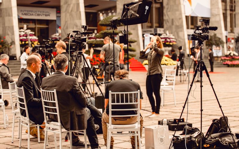 5 Contoh Teks Reporter Singkat Berbagai Topik