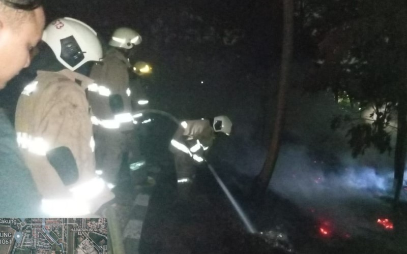 Kebakaran Landa Hutan Kota Ujung Menteng Jaktim, Damkar: Ada yang Bakar Sampah Lalu Ditinggal