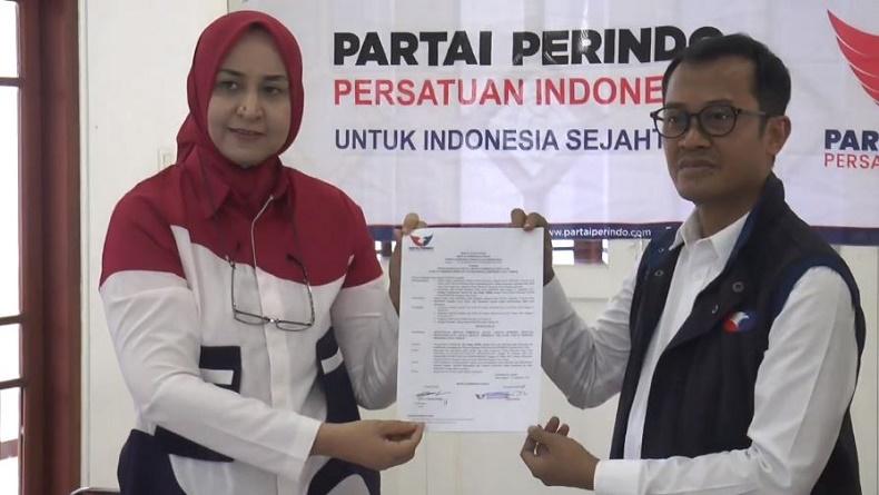 Terima SK dari Sekjen Ahmad Rofiq, Faida Pimpin DPW Partai Perindo Jatim