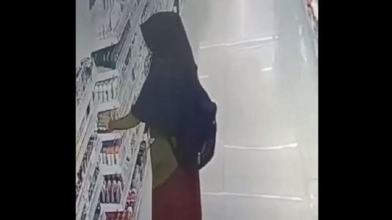 Viral Gadis Cantik Terekam CCTV Mengutil di Minimarket, Ternyata Sudah 5 Kali Ditangkap