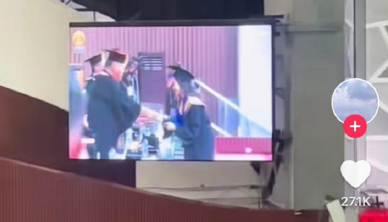 Momen Mahasiswi UI Lulus dengan IPK 3,97, Semua Wisudawan Bersorak Kagum