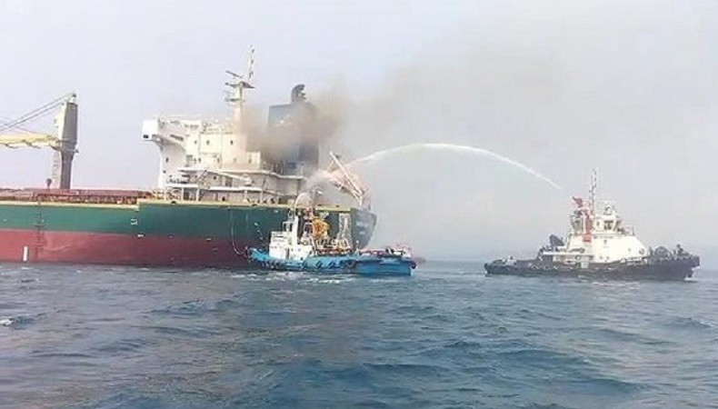 Kapal Kargo Samudera Sakti III Terbakar di Perairan Lampung Selatan