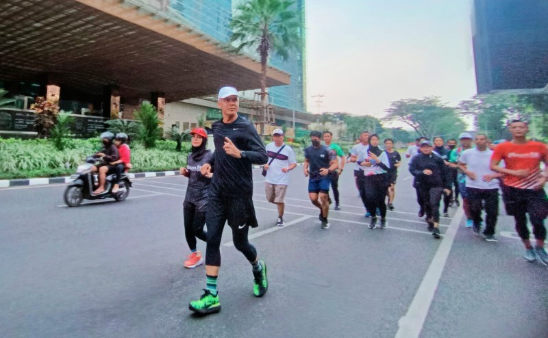 Ganjar Pranowo dan Istri Lari Pagi Keliling Kawasan SCBD