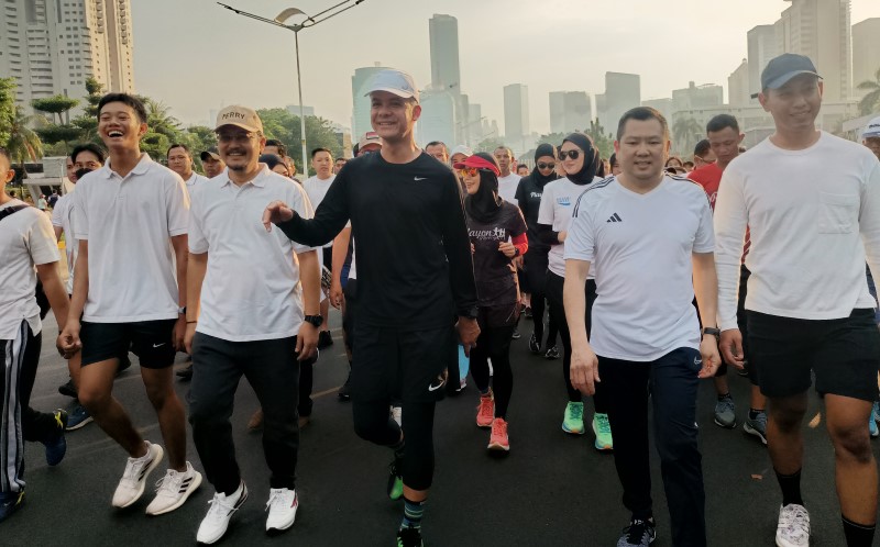 Hary Tanoesoedibjo dan Ganjar Pranowo Jalan Pagi di CFD Sudirman Didampingi Kader Partai Perindo