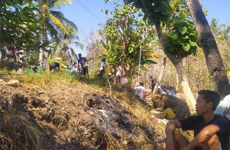 Partai Perindo Bersama Warga Karanglangu Grobogan Gotong Royong Bangun Talut Sungai