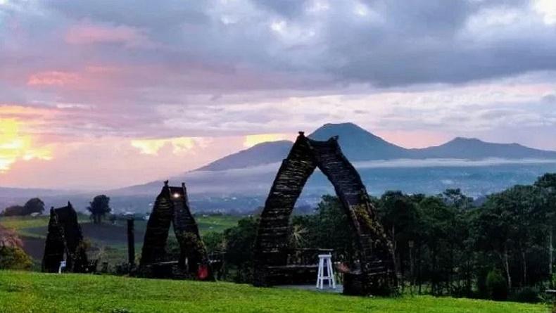 11 Tempat Wisata di Tomohon Paling Populer, Cocok untuk Santai hingga Prewedding