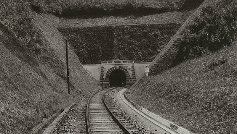 Sejarah Sasaksaat Terowongan Terpanjang di Indonesia yang Masih Aktif hingga Kini