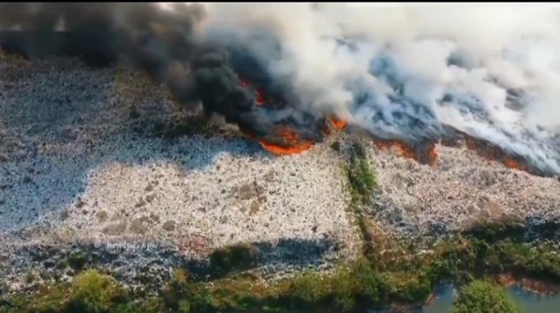 TPA  Sampah di Bekasi Terbakar, Gumpalan Asap Selimuti Jalan Tol Cibitung-Cilincing 