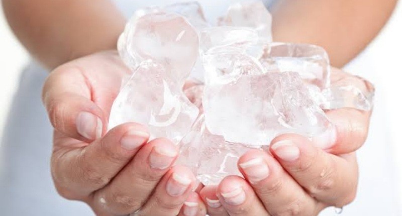 Viral Es Batu Dijadikan Camilan, Dokter Ungkap Fakta Mengejutkan Ini!