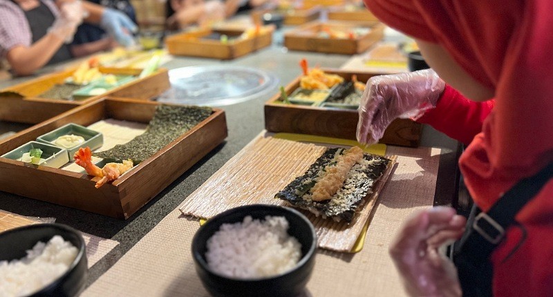 Membuat Sushi Bisa Bikin Bonding Ibu dan Anak Makin Kuat