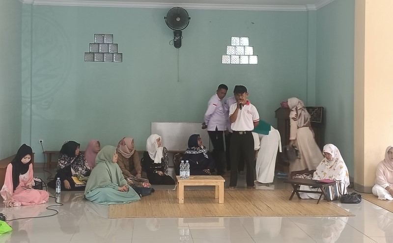 Terima Bantuan Kursi hingga Hijab, Tokoh Masyarakat Rangkapan Jaya: Partai Perindo Tak Pandang Bulu