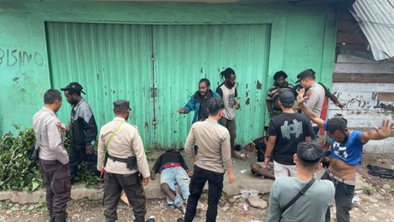 Razia Orang Mabuk di Wamena, Ada yang Diamankan Tidur di Emperan Toko