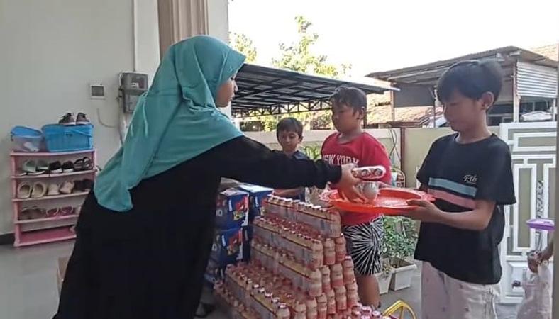 Tradisi Weh-wehan, Warga Kendal Rayakan Maulid Nabi dengan Berbagi Makanan dan Jajanan