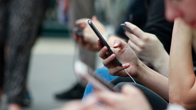 Cara Mengatasi Layar HP Bergaris dan Berbayang, Jangan ke Tukang Service Dulu