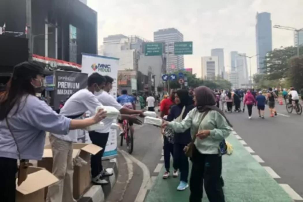 Cegah Polusi, MNC Peduli Bagikan 1 Juta Masker di CFD Jakarta