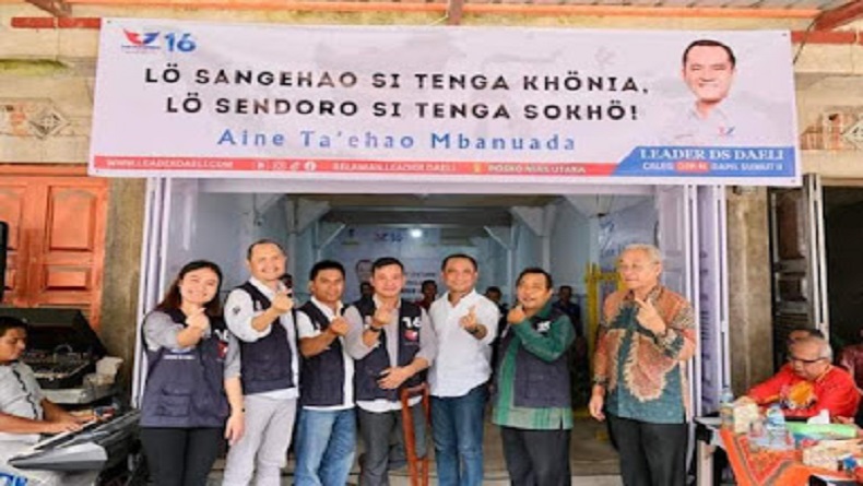 Bacaleg DPR dari Partai Perindo Leader DS Daeli Bagikan KTA Berasuransi di Nias Utara