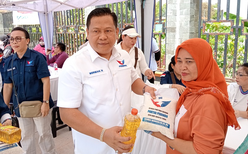 Partai Perindo Salurkan 2.000 Paket di Bazar Murah Sembako Cakung
