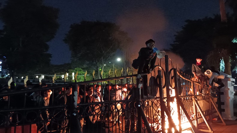 Mahasiswa Bandung Demo, Tuntut Pj Gubernur Jabar Turun Tangan Selesaikan Konflik Dago Elos