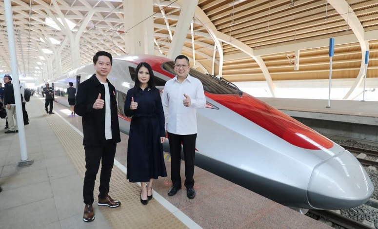 Kevin Sanjaya Sebut Kereta Cepat Whoosh Sangat Luar Biasa