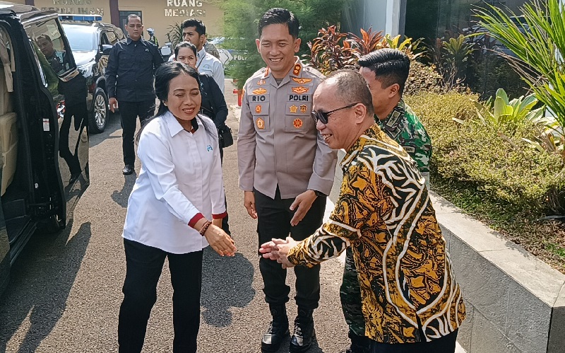 2 Bayi Tertukar Diserahkan ke Orang Tua Masing-Masing di Polres Bogor