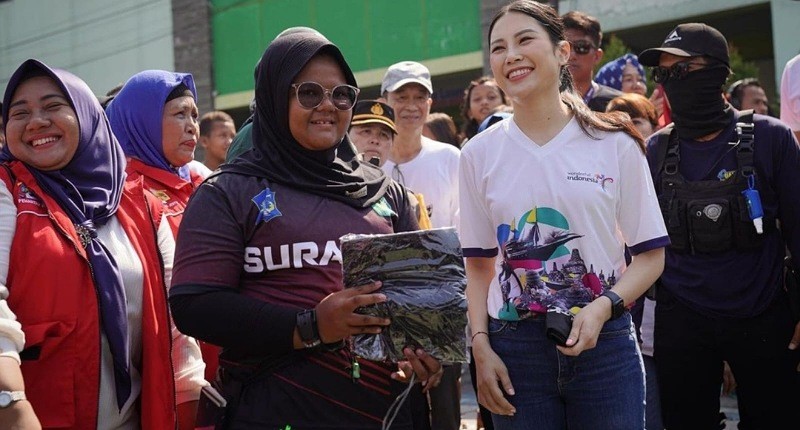 Angela Tanoesoedibjo Hadir di Lokasi Program Bedah Rumah dan Uang Kaget, Warga Antusias 