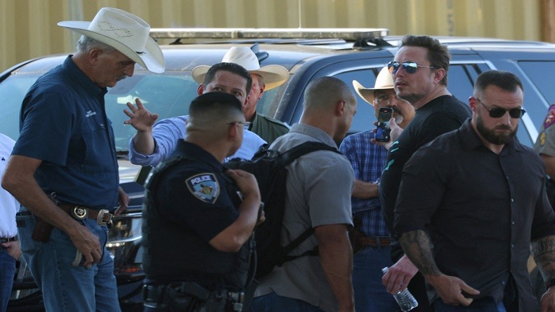 Terlihat Jahat, Ayah Elon Musk Kecewa dengan Buku Biografi sang Anak