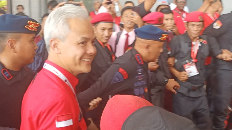 Ganjar Tiba di Arena Rakernas PDIP, Disambut Histeris Siswa-siswi hingga Diteriaki Presiden