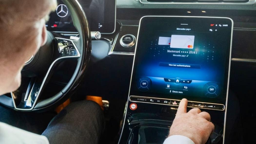 Mobil Mercedes-Benz Bisa Jadi Dompet Berjalan, Beli Bensin Tak Perlu Buka Pintu