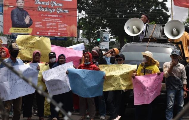 Warga 3 Kampung di Lampung Tengah Demo DPRD Tuntut Cabut HGU PT BSA