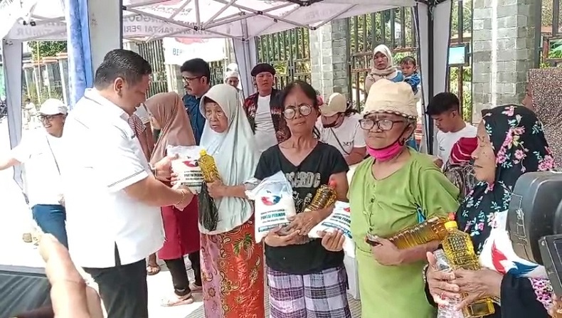 Partai Perindo Jaktim Gelar Bazar Sembako Murah di Rusun Albo Cakung