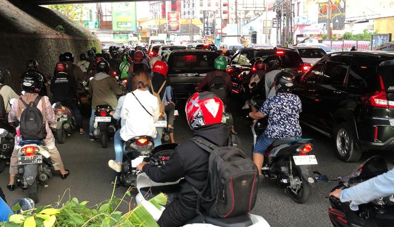 Kawasan Undip Tembalang Semarang Kembali Macet Parah, Ratusan Pengendara Terjebak 