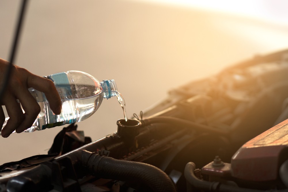 4 Penyebab Radiator Mobil Bocor, Jangan Sampai Mesin Overheat!