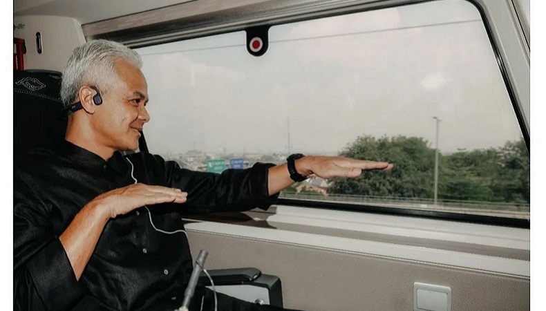 Ganjar Pranowo Jajal Kereta Cepat Whoosh: Kemajuan Memang Harus Secepat Ini
